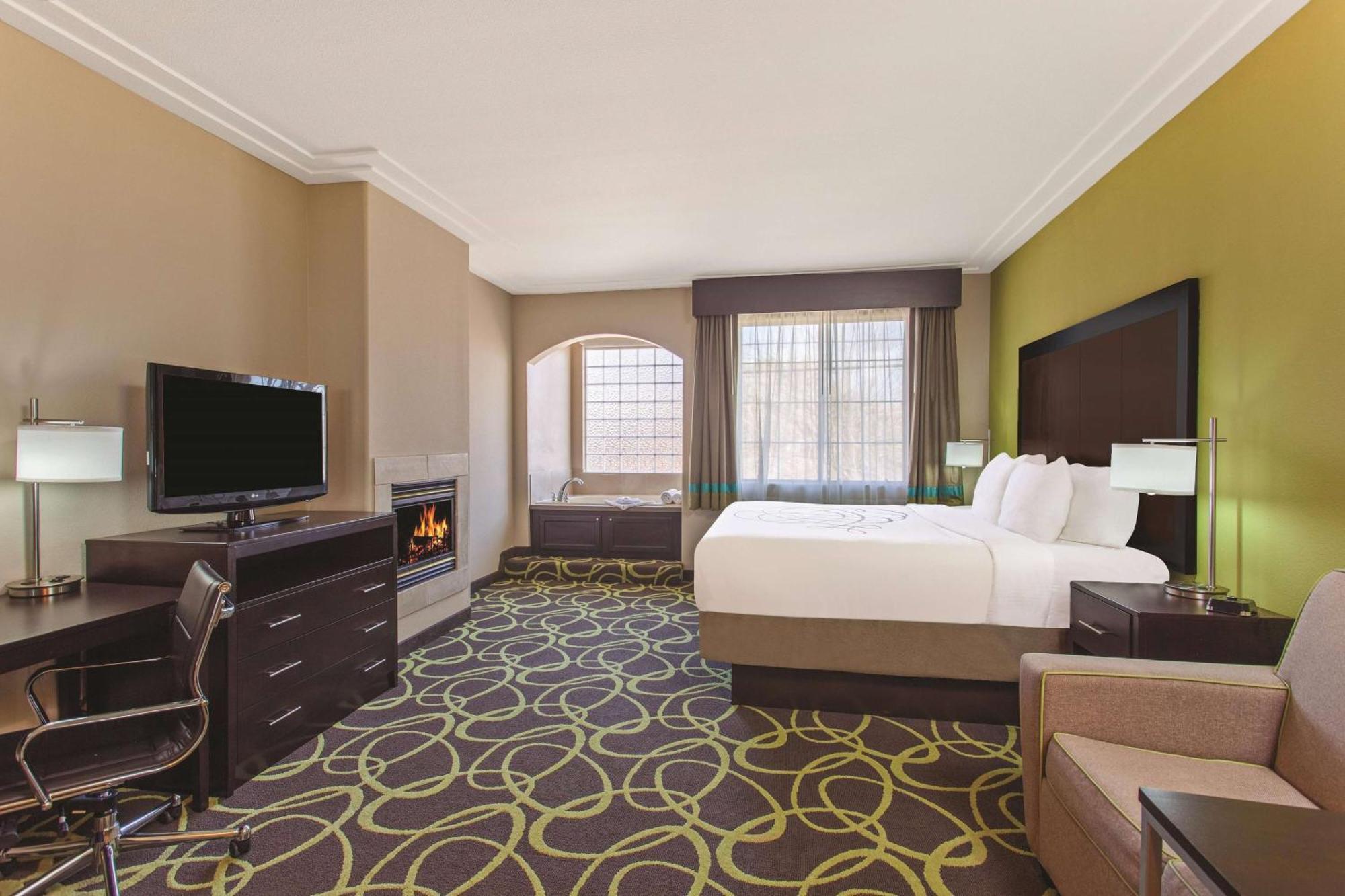 La Quinta By Wyndham Banos 3*